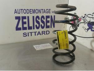 Gebruikte Schroefveer achter Ford Fiesta 6 (JA8) 1.25 16V Prijs € 21,00 Margeregeling aangeboden door Zelissen V.O.F. autodemontage