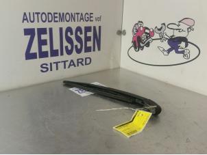 Gebruikte Ruitenwisserarm achter Ford Ka II 1.2 Prijs € 15,75 Margeregeling aangeboden door Zelissen V.O.F. autodemontage