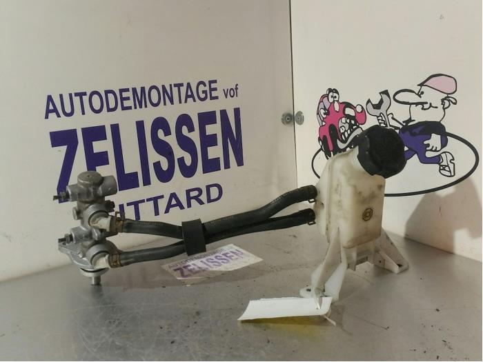 Gebruikte Hoofdremcilinder Kia Picanto (BA) 1.0 12V Prijs € 31,50 Margeregeling aangeboden door Zelissen V.O.F. autodemontage