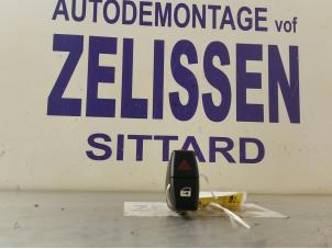 Gebruikte Paniekverlichtings Schakelaar BMW 5 serie (E60) 530d 24V Prijs € 21,00 Margeregeling aangeboden door Zelissen V.O.F. autodemontage