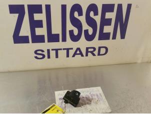 Gebruikte Schakelaar Elektrisch Raam BMW 5 serie (E60) 530d 24V Prijs € 21,00 Margeregeling aangeboden door Zelissen V.O.F. autodemontage