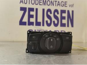 Gebruikte Licht Schakelaar BMW 5 serie (E60) 530d 24V Prijs op aanvraag aangeboden door Zelissen V.O.F. autodemontage