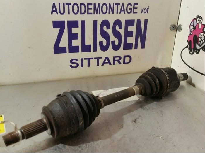 Gebruikte Steekas links-voor Fiat Grande Punto (199) 1.3 JTD Multijet 16V VGT Prijs € 42,00 Margeregeling aangeboden door Zelissen V.O.F. autodemontage