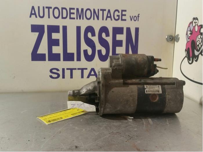 Gebruikte Startmotor Chrysler Voyager/Grand Voyager (RG/RS) 2.8 CRD 16V Autom. Prijs op aanvraag aangeboden door Zelissen V.O.F. autodemontage
