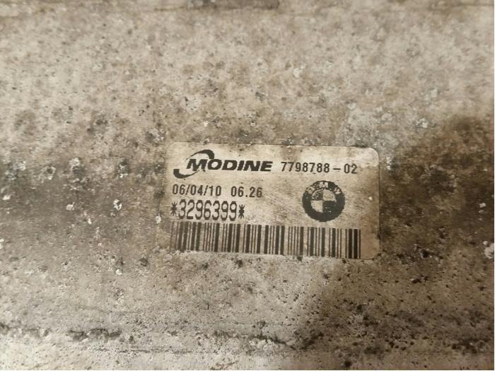 Intercooler van een BMW X1 (E84) xDrive 20d 2.0 16V 2010