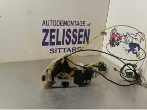 Gebruikte Slotmechaniek Portier 4Deurs links-achter Mercedes S (W220) 5.5 S-600 36V Twin Turbo Prijs € 131,25 Margeregeling aangeboden door Zelissen V.O.F. autodemontage