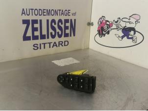Gebruikte Elektrisch Raam Schakelaar BMW 7 serie (E38) 728iA,iA Executive 24V Prijs € 36,75 Margeregeling aangeboden door Zelissen V.O.F. autodemontage