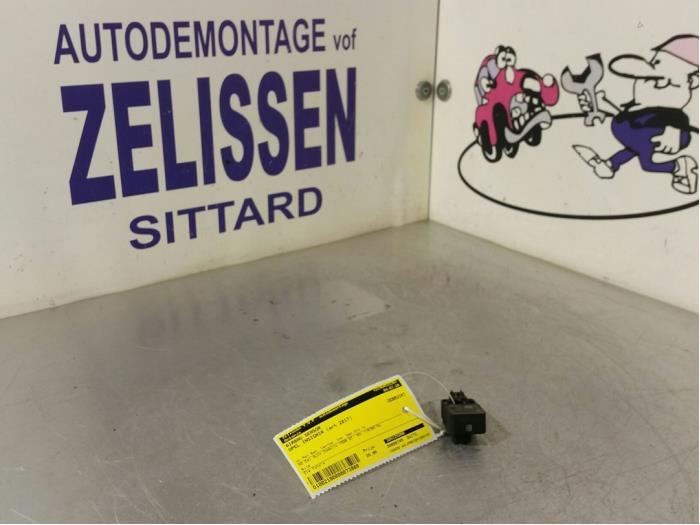 Gebruikte Airbag Sensor Opel Insignia Sports Tourer 1.6 CDTI 16V 136 Prijs € 36,75 Margeregeling aangeboden door Zelissen V.O.F. autodemontage