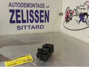 Gebruikte Ruit schakelaar elektrisch Opel Astra K Sports Tourer 1.0 Turbo 12V Prijs € 42,00 Margeregeling aangeboden door Zelissen V.O.F. autodemontage