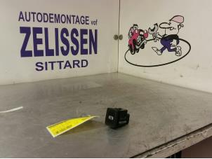 Gebruikte Schakelaar handrem Volkswagen Passat CC (357) 2.0 TDI 16V 135 Prijs € 15,75 Margeregeling aangeboden door Zelissen V.O.F. autodemontage