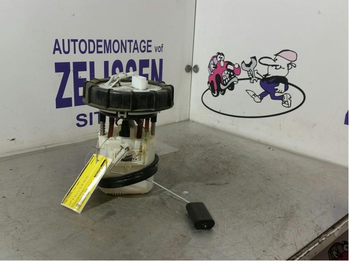 Gebruikte Benzinepomp Ford Fiesta 6 (JA8) 1.25 16V Prijs € 52,50 Margeregeling aangeboden door Zelissen V.O.F. autodemontage