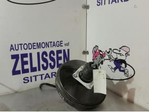 Gebruikte Rembekrachtiger Ford Fiesta 6 (JA8) 1.25 16V Prijs € 52,50 Margeregeling aangeboden door Zelissen V.O.F. autodemontage