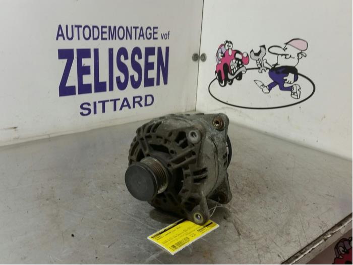 Gebruikte Dynamo Renault Kangoo/Grand Kangoo (KW) 1.5 dCi 85 Prijs € 84,00 Margeregeling aangeboden door Zelissen V.O.F. autodemontage