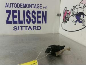 Gebruikte Kachelklep Motor Ford Fiesta 6 (JA8) 1.25 16V Prijs € 15,75 Margeregeling aangeboden door Zelissen V.O.F. autodemontage