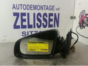 Gebruikte Spiegel Buiten links Audi A4 Avant Quattro (B7) 2.0 TDI 16V Prijs € 68,25 Margeregeling aangeboden door Zelissen V.O.F. autodemontage