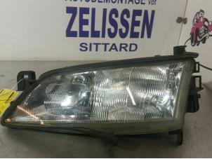 Gebruikte Koplamp links Opel Vectra B (38) 2.0 16V Ecotec Prijs € 31,50 Margeregeling aangeboden door Zelissen V.O.F. autodemontage