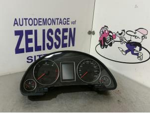 Gebruikte Instrumentenpaneel Audi A4 Avant (B7) 2.7 TDI V6 24V Prijs € 105,00 Margeregeling aangeboden door Zelissen V.O.F. autodemontage