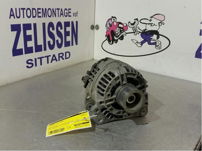 Gebruikte Dynamo Volkswagen Bora (1J2) 2.0 Prijs € 36,75 Margeregeling aangeboden door Zelissen V.O.F. autodemontage