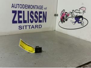 Gebruikte Schakelaar Achteruitverwarming Ford Focus 2 1.8 TDCi 16V Prijs € 10,50 Margeregeling aangeboden door Zelissen V.O.F. autodemontage