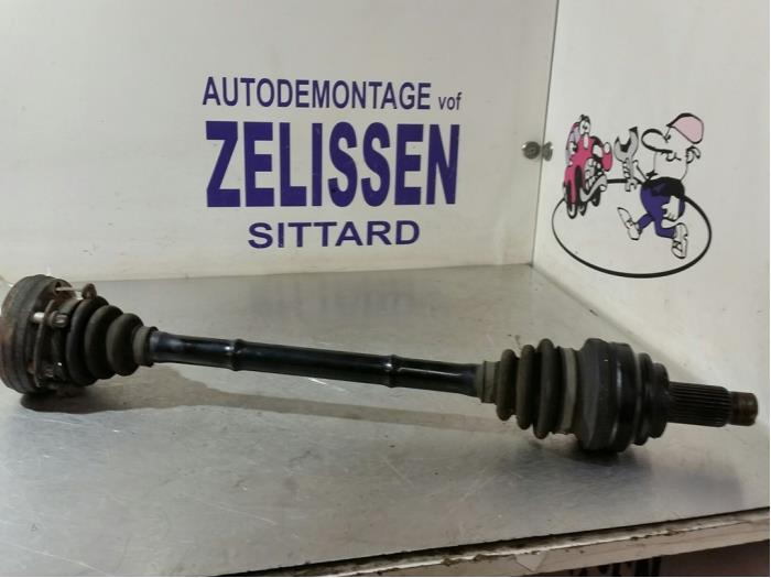 Gebruikte Aandrijfas links-achter BMW X1 (E84) sDrive 18d 2.0 16V Prijs € 105,00 Margeregeling aangeboden door Zelissen V.O.F. autodemontage
