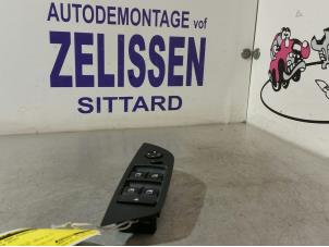 Gebruikte Schakelaar Elektrisch Raam BMW X1 (E84) sDrive 18d 2.0 16V Prijs € 47,25 Margeregeling aangeboden door Zelissen V.O.F. autodemontage
