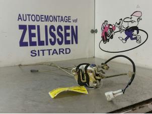Gebruikte Portierslot Mechaniek 4Deurs links-voor Suzuki Alto (RF410) 1.1 16V Prijs € 26,25 Margeregeling aangeboden door Zelissen V.O.F. autodemontage