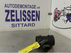 Gebruikte Luchtmassameter Opel Corsa C (F08/68) 1.0 12V Prijs € 26,25 Margeregeling aangeboden door Zelissen V.O.F. autodemontage