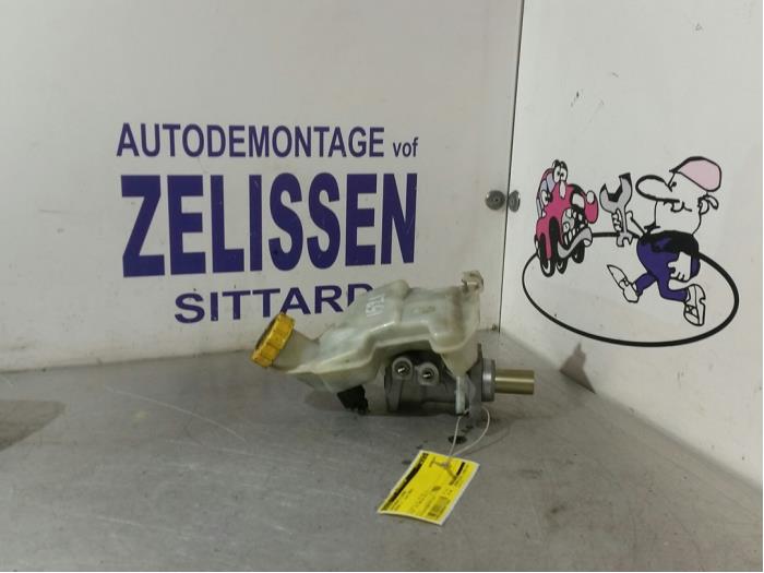 Gebruikte Hoofdremcilinder Mazda 2 (NB/NC/ND/NE) 1.4 16V Prijs € 36,75 Margeregeling aangeboden door Zelissen V.O.F. autodemontage