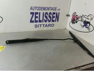 Gebruikte Ruitenwisserarm voor BMW Z3 Roadster (E36/7) 1.9 16V Prijs € 26,25 Margeregeling aangeboden door Zelissen V.O.F. autodemontage