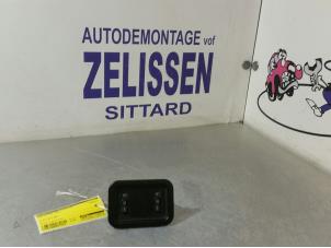 Gebruikte Schakelaar Stoelverwarming BMW Z3 Roadster (E36/7) 1.9 16V Prijs € 15,75 Margeregeling aangeboden door Zelissen V.O.F. autodemontage