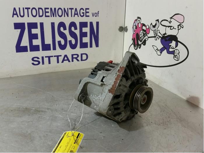 Gebruikte Dynamo Renault Clio II (BB/CB) 1.2 16V Prijs € 42,00 Margeregeling aangeboden door Zelissen V.O.F. autodemontage