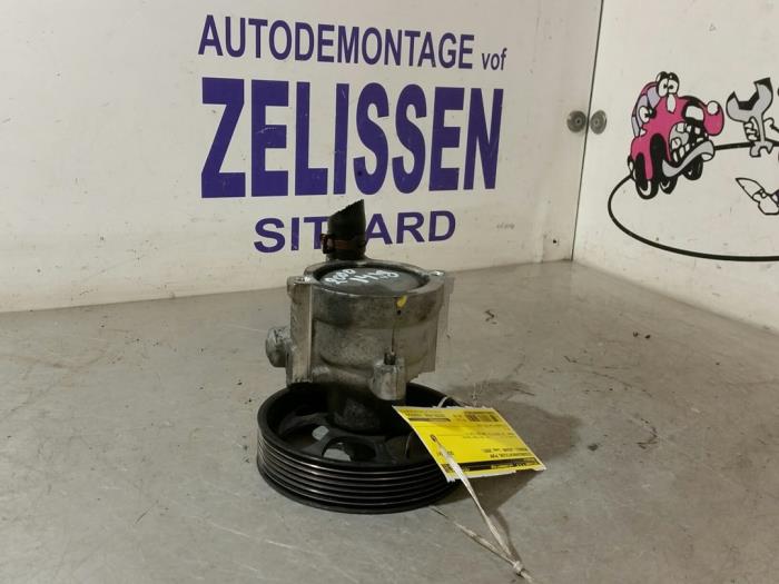 Gebruikte Servopomp Renault Laguna II (BG) 2.0 16V Prijs € 47,25 Margeregeling aangeboden door Zelissen V.O.F. autodemontage