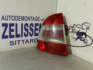 Gebruikte Achterlicht links Skoda Superb (3U4) 2.0 TDI 16V Prijs € 36,75 Margeregeling aangeboden door Zelissen V.O.F. autodemontage
