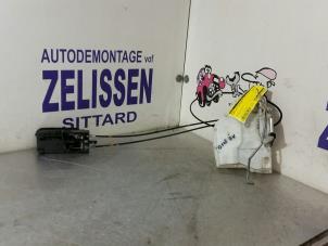 Gebruikte Slotmechaniek Portier 4Deurs rechts-voor Suzuki SX4 (EY/GY) 1.6 16V VVT Comfort,Exclusive Autom. Prijs € 52,50 Margeregeling aangeboden door Zelissen V.O.F. autodemontage