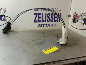 Gebruikte Deurslot Mechaniek 2Deurs rechts Suzuki Swift (ZA/ZC/ZD1/2/3/9) 1.3 VVT 16V Prijs € 42,00 Margeregeling aangeboden door Zelissen V.O.F. autodemontage