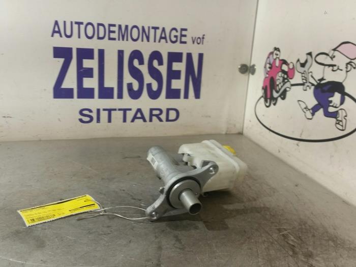 Gebruikte Hoofdremcilinder Ford Ka II 1.2 Prijs € 36,75 Margeregeling aangeboden door Zelissen V.O.F. autodemontage