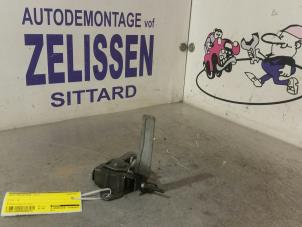 Gebruikte Motorkap hendel Seat Ibiza IV (6J5) 1.4 TDI Ecomotive Prijs € 26,25 Margeregeling aangeboden door Zelissen V.O.F. autodemontage