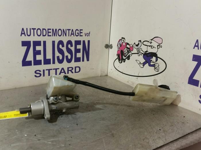 Gebruikte Hoofdremcilinder Ford Focus C-Max 1.8 16V Flexifuel Prijs € 36,75 Margeregeling aangeboden door Zelissen V.O.F. autodemontage