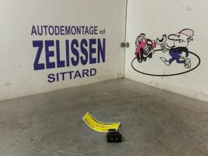 Gebruikte Ruit schakelaar elektrisch Ford Focus C-Max 1.8 16V Flexifuel Prijs € 10,50 Margeregeling aangeboden door Zelissen V.O.F. autodemontage