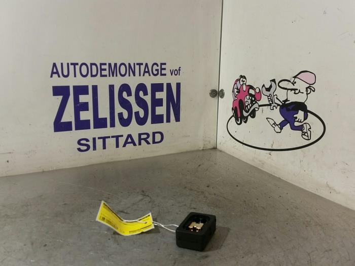 Gebruikte Regensensor Mercedes S (W220) 5.0 S-500 V8 24V Prijs € 36,75 Margeregeling aangeboden door Zelissen V.O.F. autodemontage