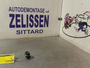 Gebruikte Ruit schakelaar elektrisch Mercedes S (W220) 5.0 S-500 V8 24V Prijs € 15,75 Margeregeling aangeboden door Zelissen V.O.F. autodemontage