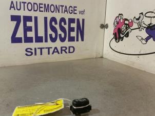 Gebruikte Ruit schakelaar elektrisch Mercedes S (W220) 5.0 S-500 V8 24V Prijs € 15,75 Margeregeling aangeboden door Zelissen V.O.F. autodemontage