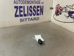 Gebruikte Ruit schakelaar elektrisch Mercedes S (W220) 5.0 S-500 V8 24V Prijs € 15,75 Margeregeling aangeboden door Zelissen V.O.F. autodemontage