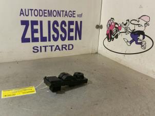 Gebruikte Raam schakelaar elektrisch Ford Focus C-Max 1.8 16V Prijs € 31,50 Margeregeling aangeboden door Zelissen V.O.F. autodemontage