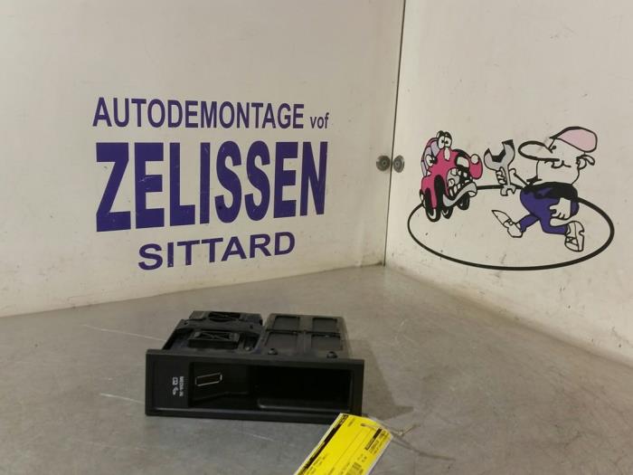 Gebruikte Telefoon Module Volkswagen Golf VI (5K1) 2.0 TDI 16V Prijs € 78,75 Margeregeling aangeboden door Zelissen V.O.F. autodemontage