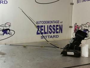 Gebruikte Deurslot Mechaniek 4Deurs rechts-voor Mazda 2 (NB/NC/ND/NE) 1.4 16V Prijs € 36,75 Margeregeling aangeboden door Zelissen V.O.F. autodemontage