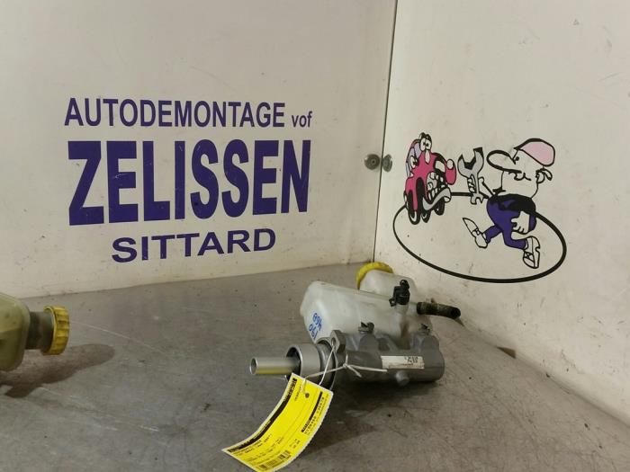 Gebruikte Hoofdremcilinder Fiat Bravo (198A) 1.4 16V Prijs € 31,50 Margeregeling aangeboden door Zelissen V.O.F. autodemontage