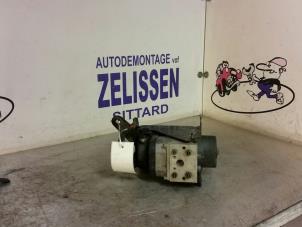 Gebruikte ABS Pomp Renault Scénic I (JA) 2.0 16V RX4 Prijs € 105,00 Margeregeling aangeboden door Zelissen V.O.F. autodemontage
