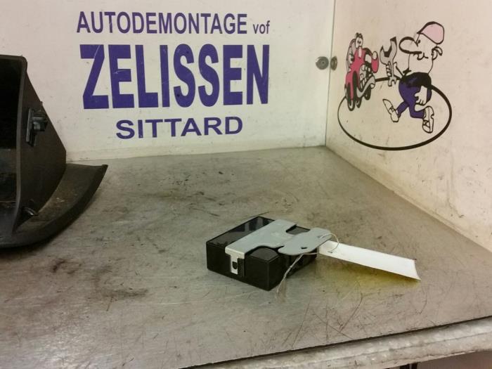 Gebruikte Alarm module Hyundai i10 (F5) 1.1i 12V Prijs € 47,25 Margeregeling aangeboden door Zelissen V.O.F. autodemontage