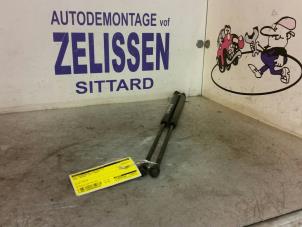 Gebruikte Gasdemperset Achterklep Seat Arosa (6H1) Prijs € 21,00 Margeregeling aangeboden door Zelissen V.O.F. autodemontage